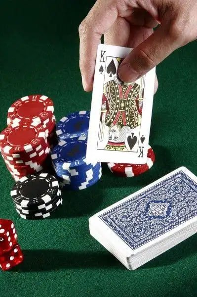 Dealer dealing cards at b29 lumajang Sakong live table